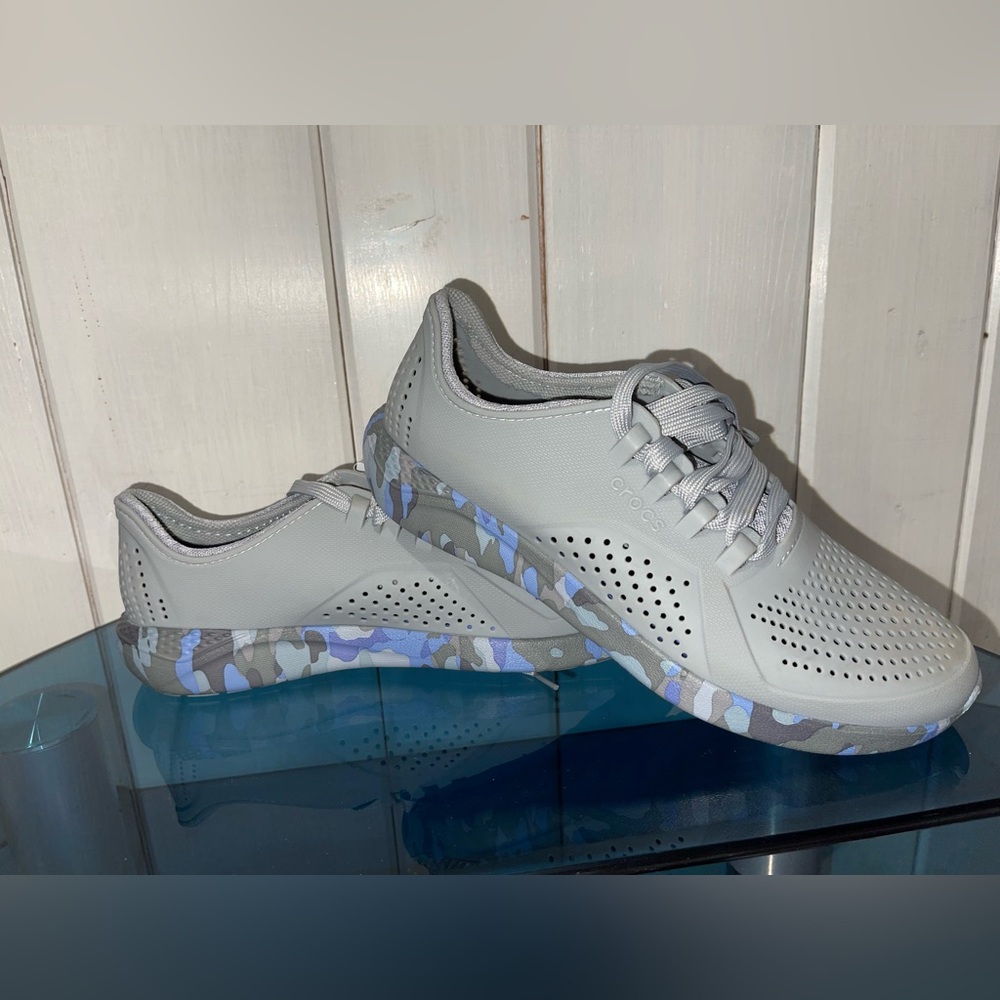 Literide printed camo pacer sneakers by CROCS Women’s size 10 NWT